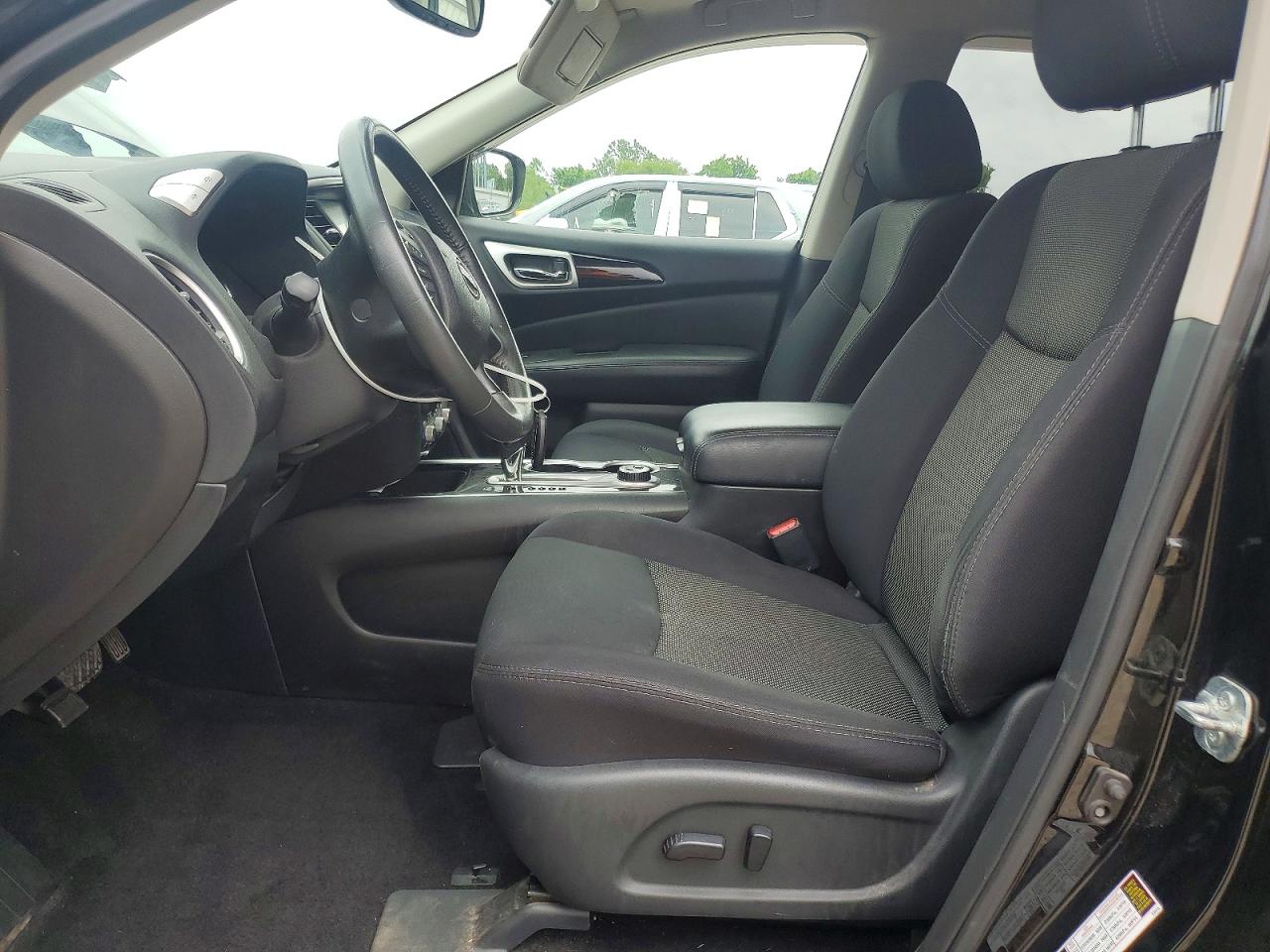 Nissan Pathfinder Sv