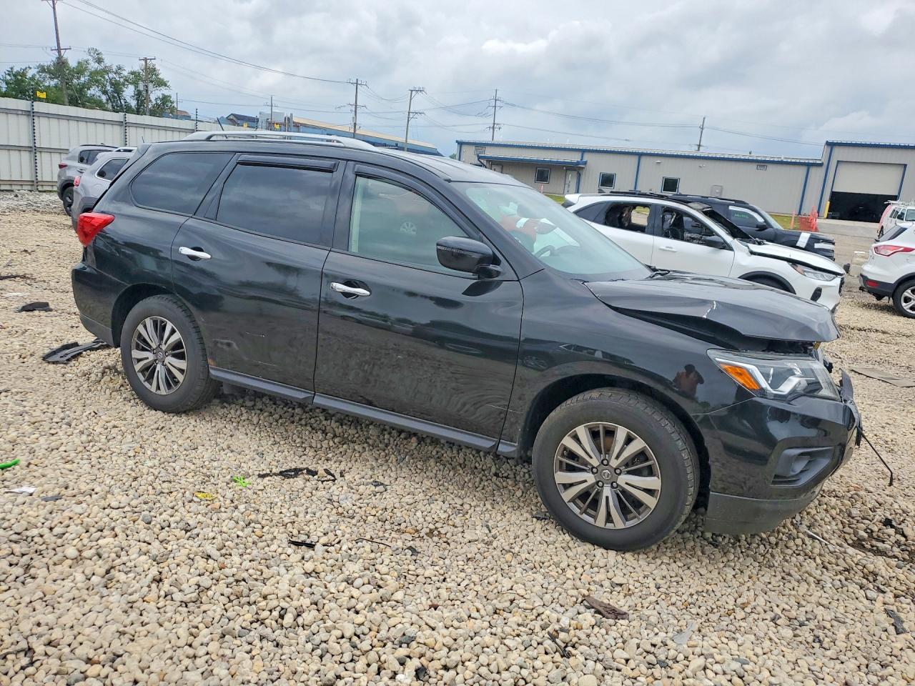 Nissan Pathfinder Sv