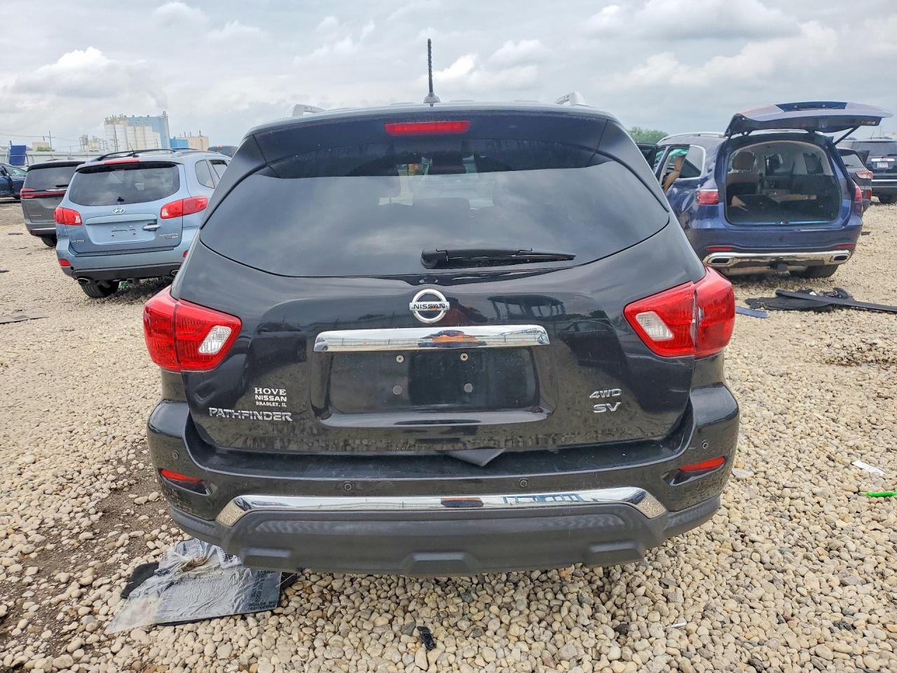 Nissan Pathfinder Sv
