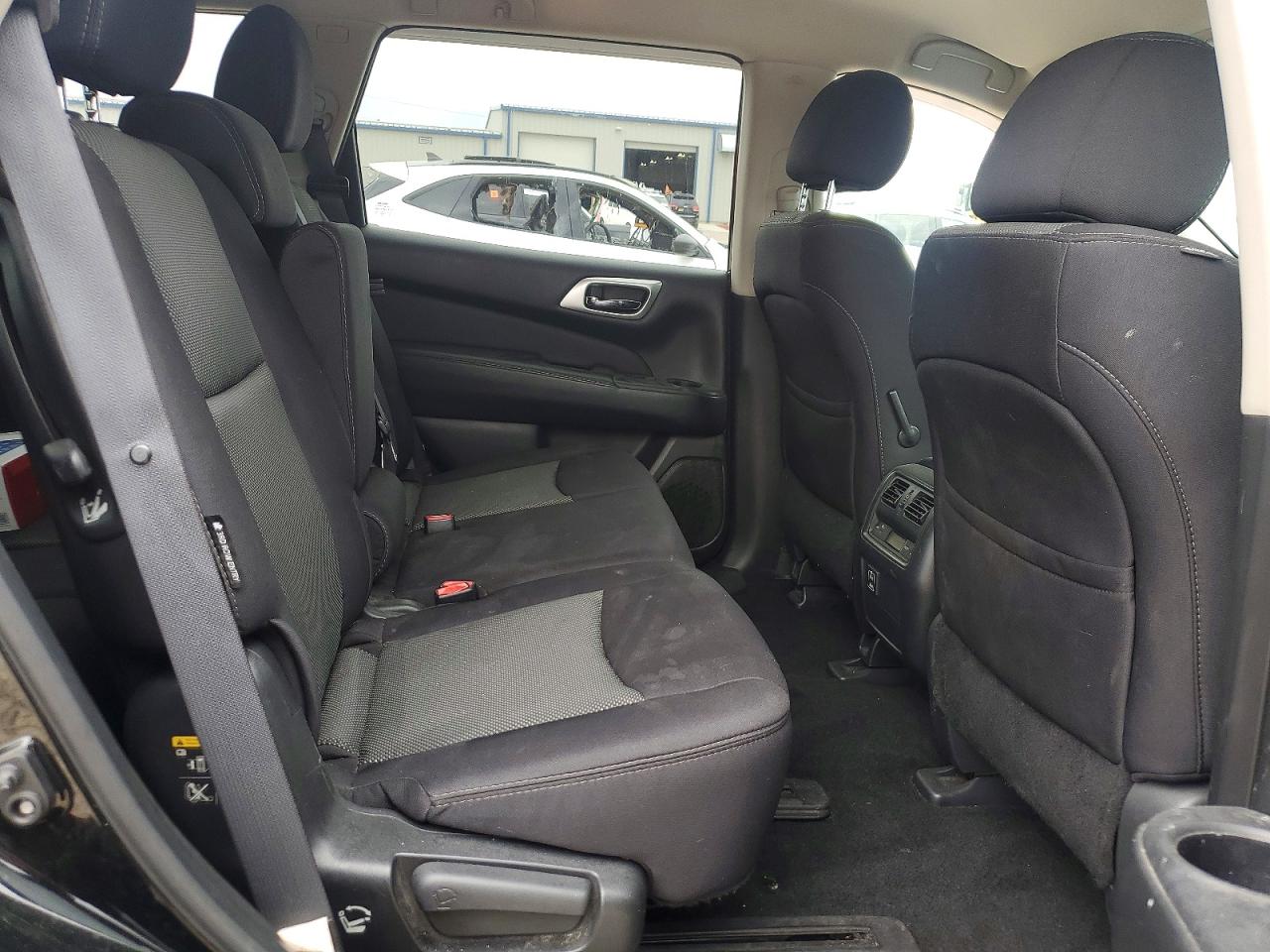 Nissan Pathfinder Sv