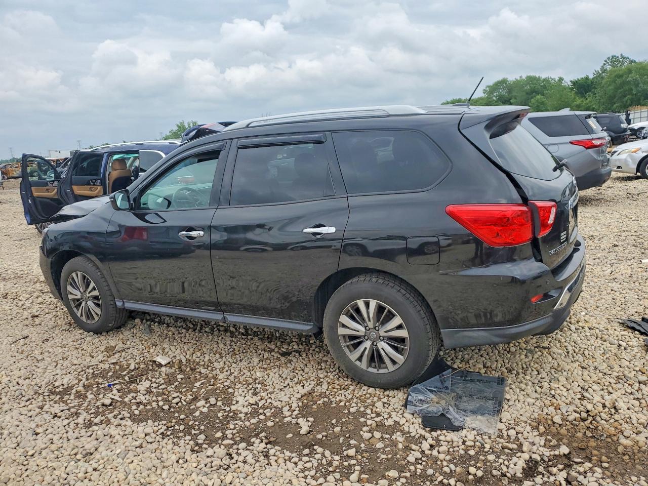 Nissan Pathfinder Sv