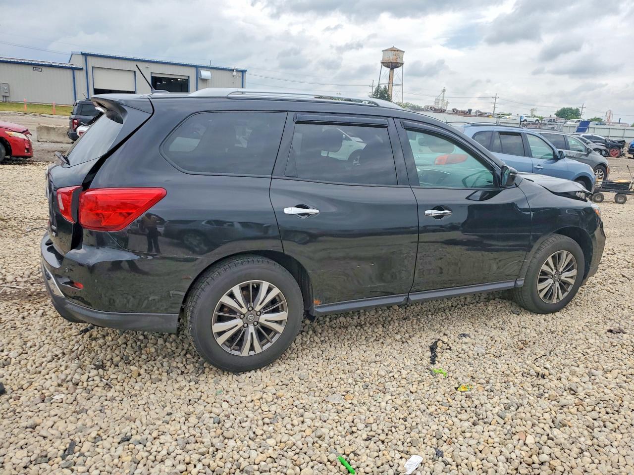 Nissan Pathfinder Sv