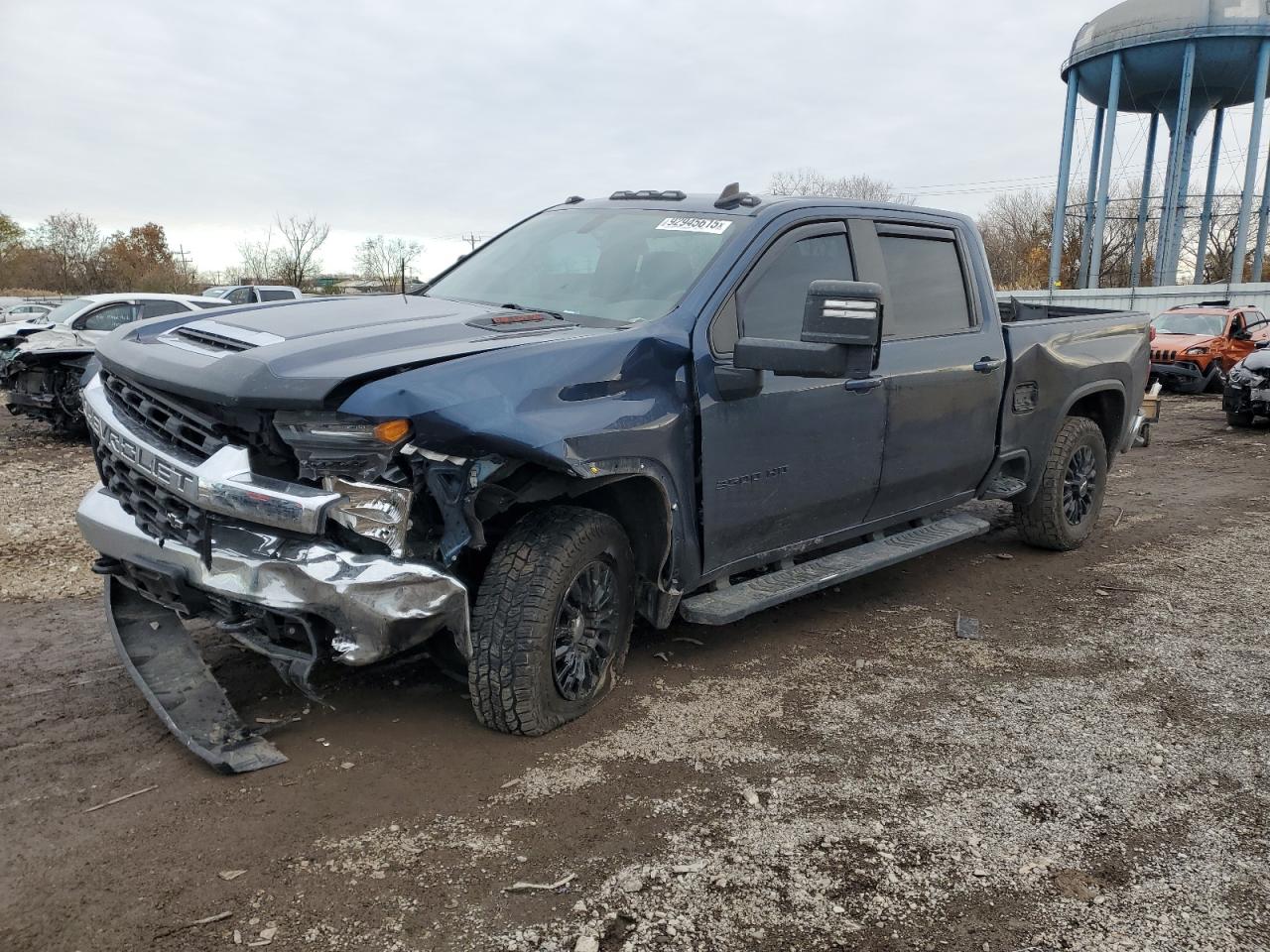 Salvage Chevrolet Silverado Image