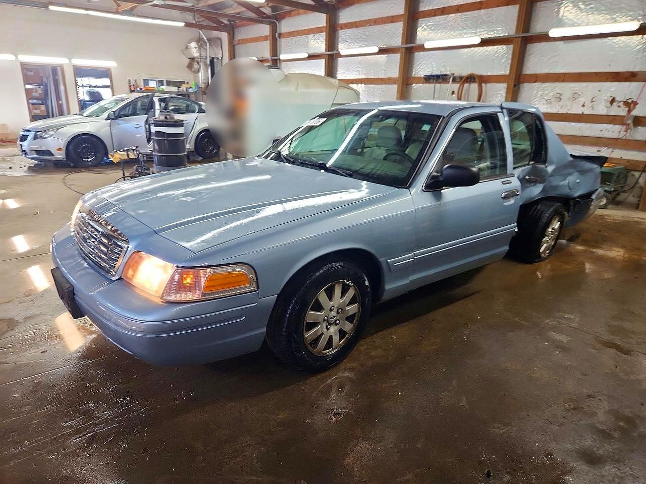 Salvage Ford Crown Vic Image
