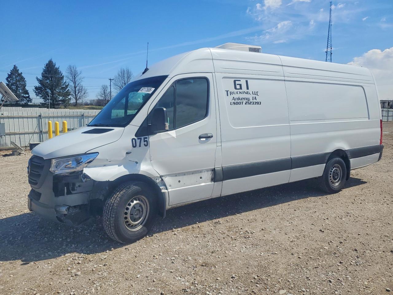 Salvage Mercedes-Benz Sprinter Image