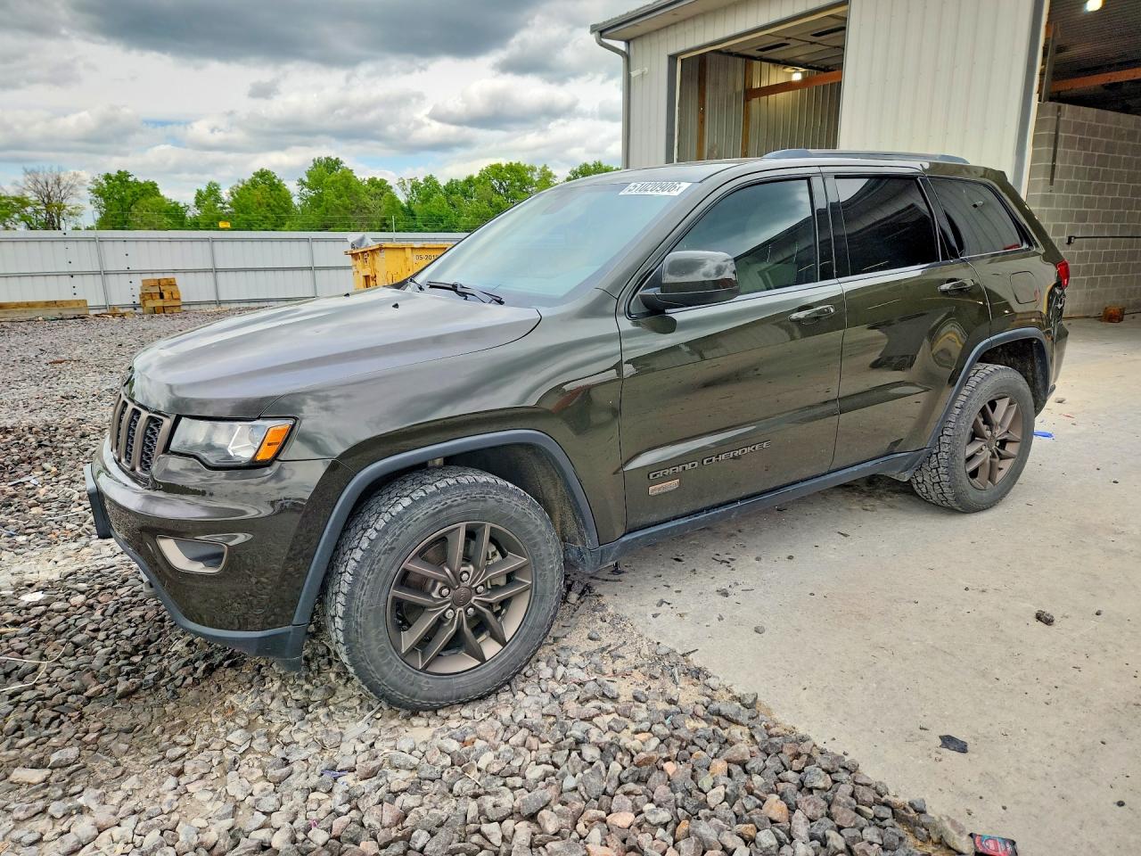 Salvage Jeep Cherokee Image
