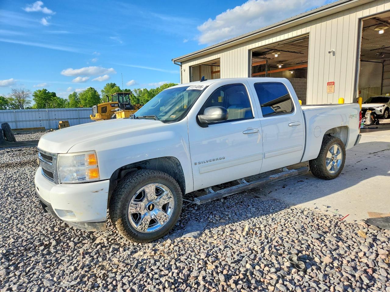 Salvage Chevrolet Silverado Image
