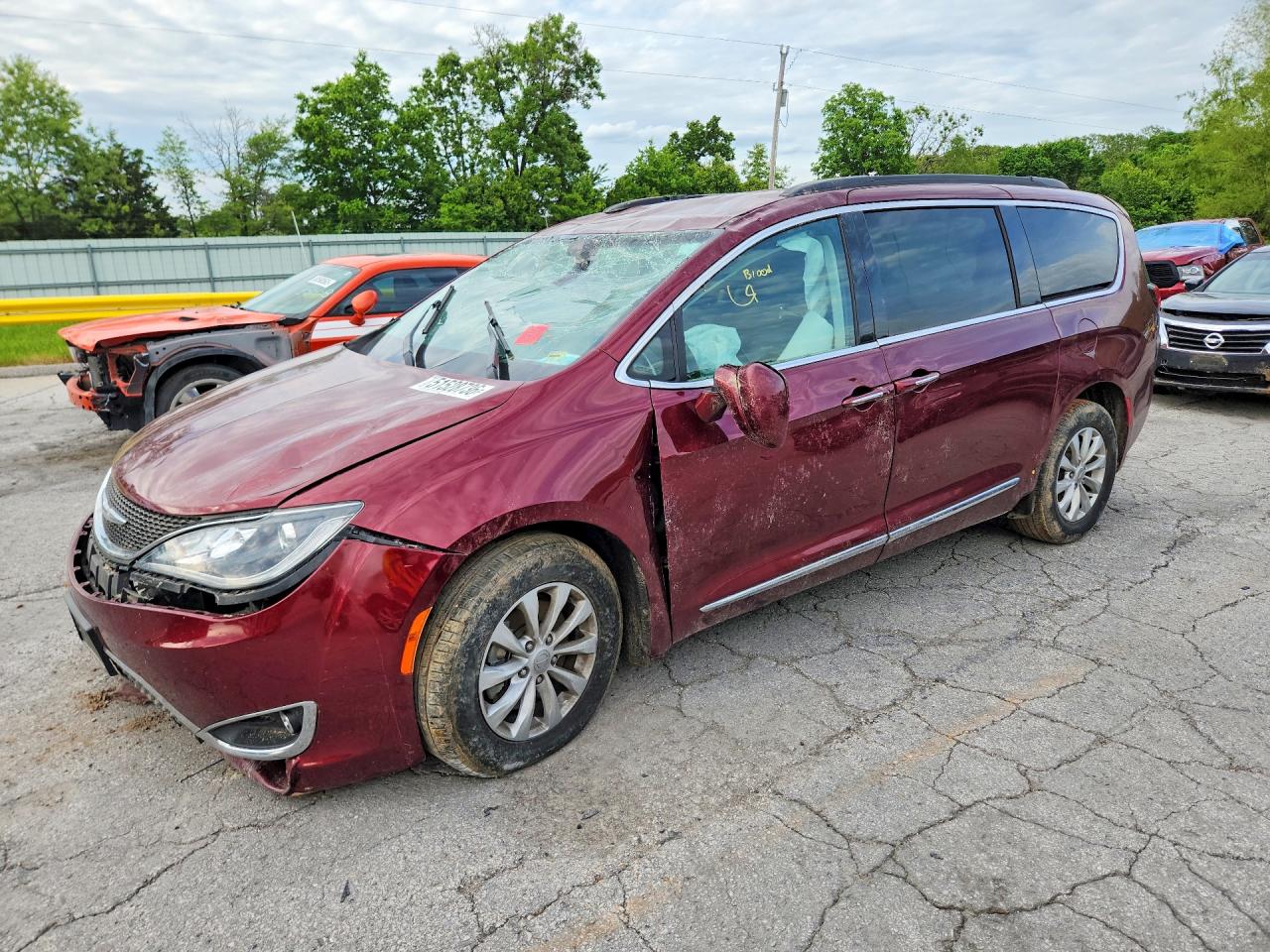 Salvage Chrysler Pacifica Image