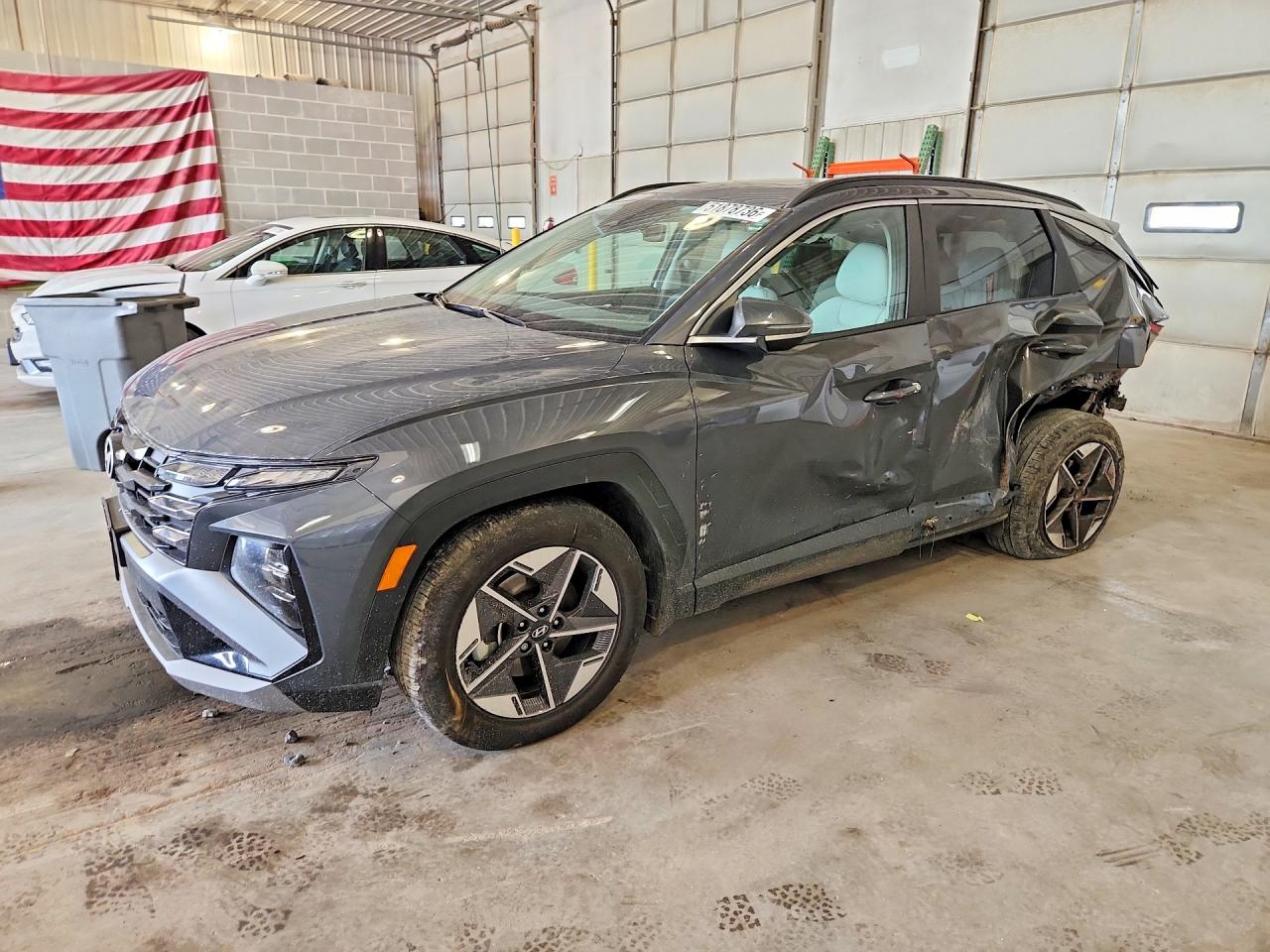 Salvage Hyundai TUCSON Image