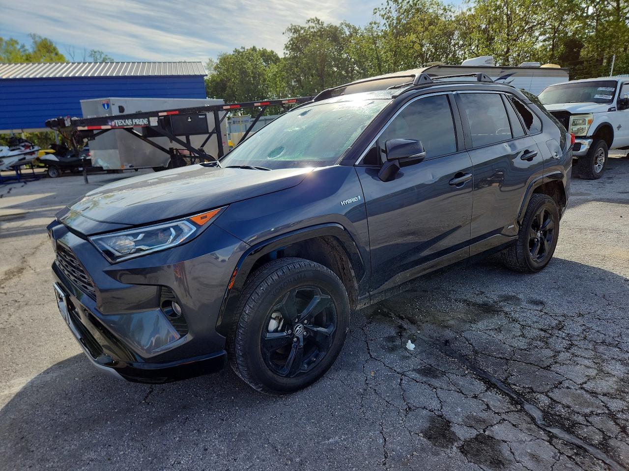 Salvage Toyota RAV4 Image