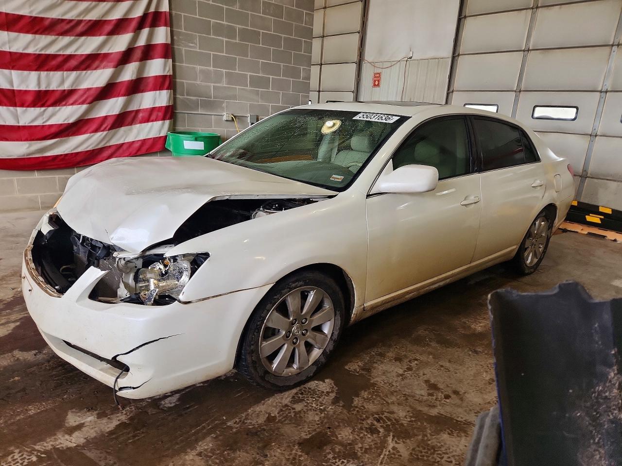 Salvage Toyota Avalon Image