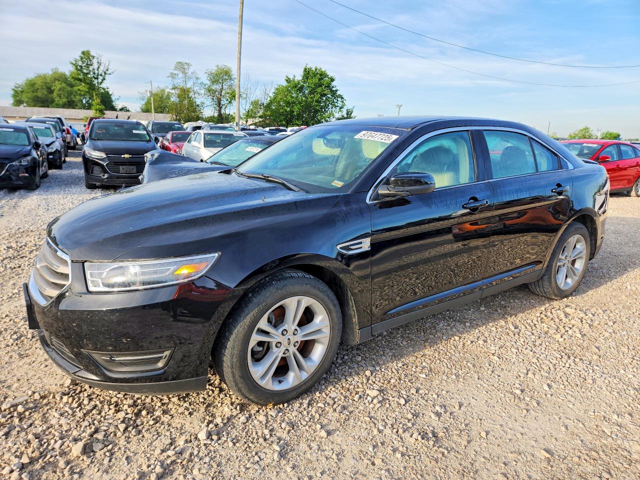 Salvage Ford Taurus Image