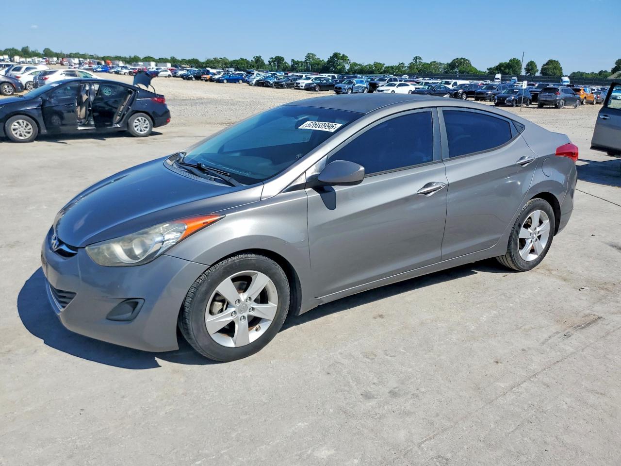 Salvage Hyundai ELANTRA Image