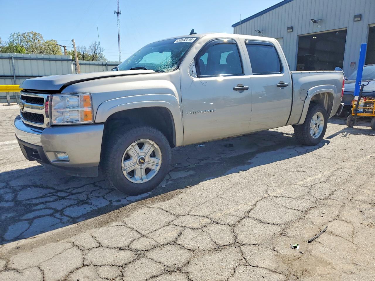 Salvage Chevrolet Silverado Image