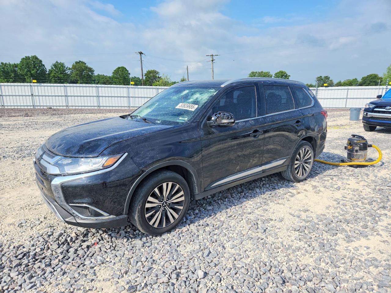 Salvage Mitsubishi Outlander Image