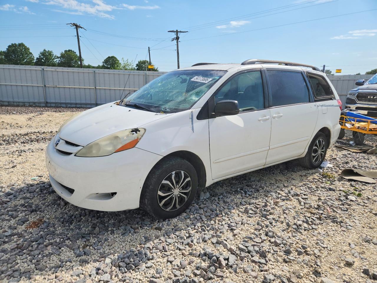 Salvage Toyota Sienna Image