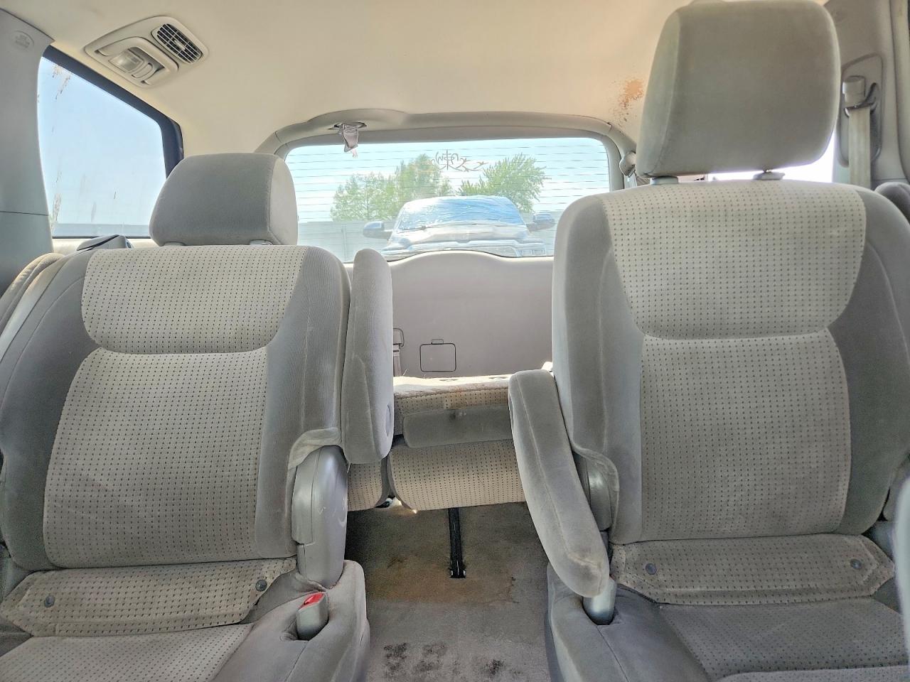 Toyota Sienna Le 7-passenger