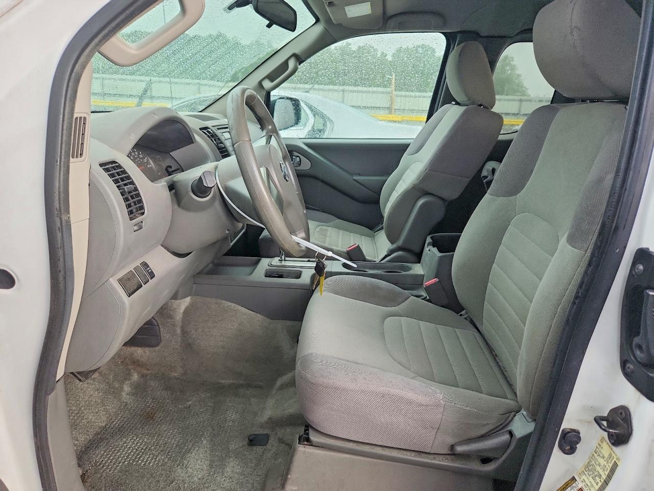 Nissan Frontier S