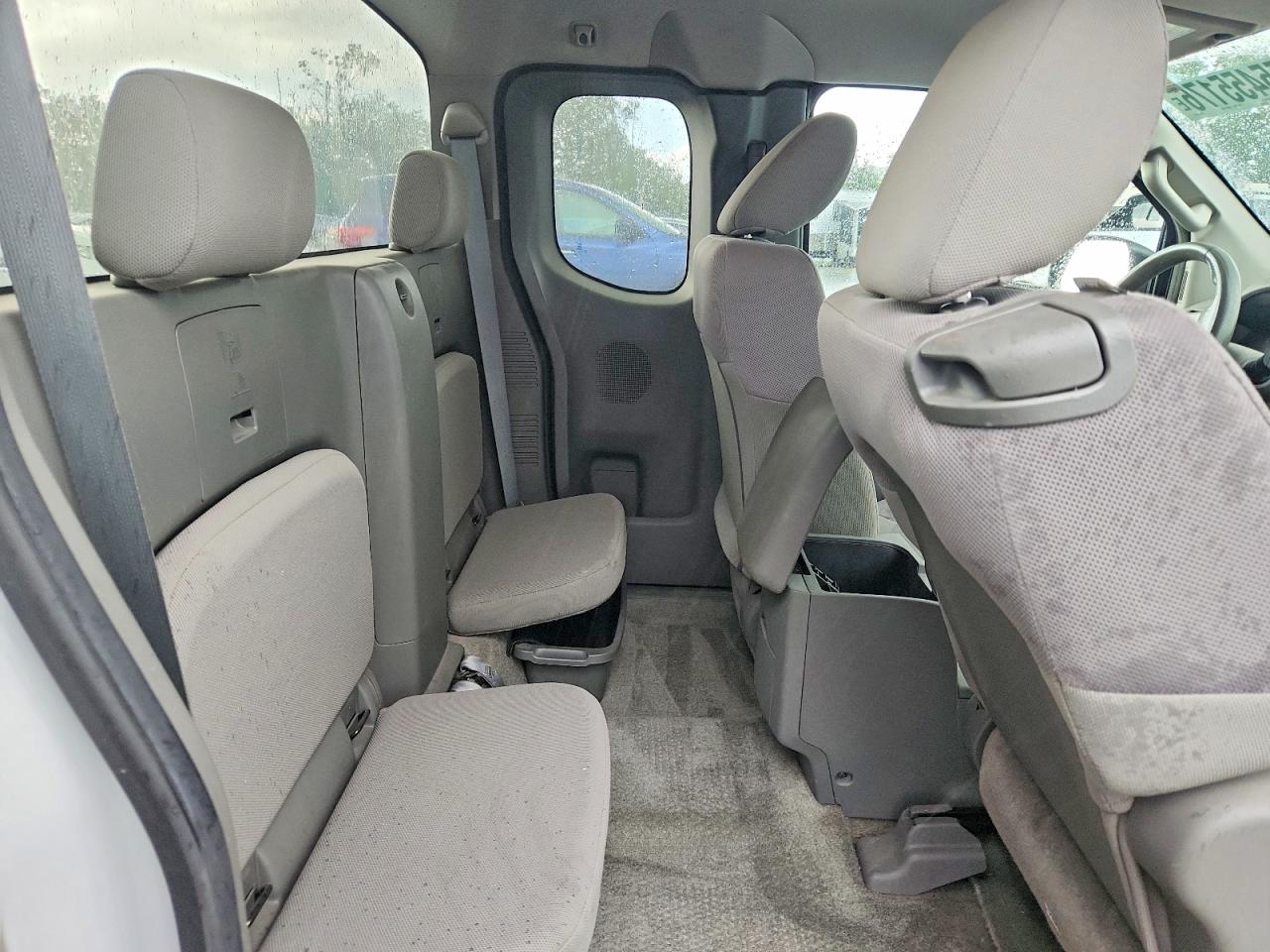 Nissan Frontier S