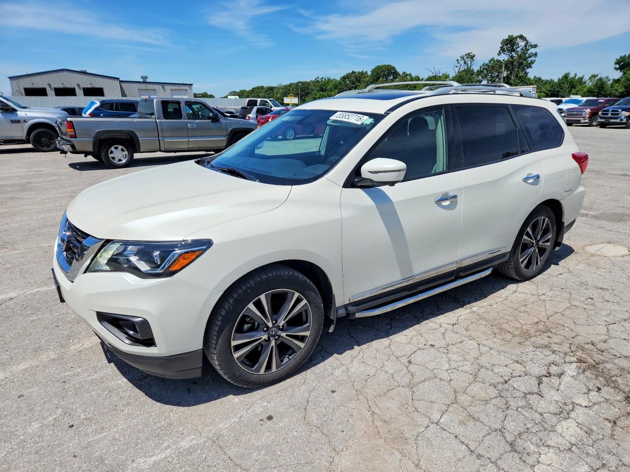 Salvage Nissan Pathfinder Image