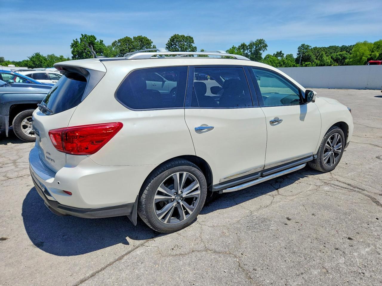Nissan Pathfinder S
