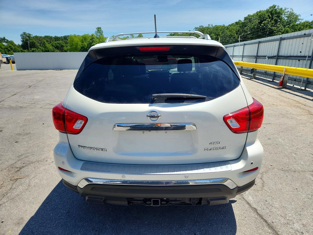 Nissan Pathfinder S