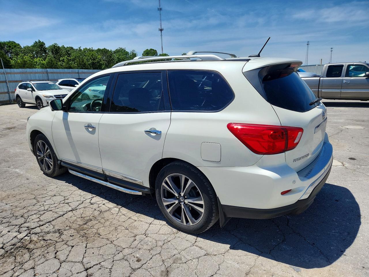 Nissan Pathfinder S