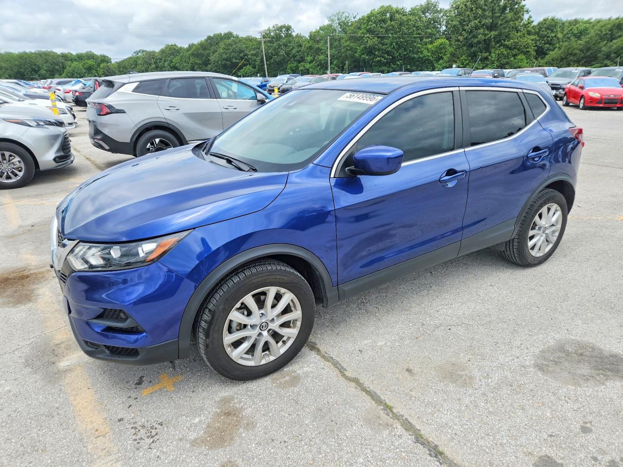 Salvage Nissan Rogue Image