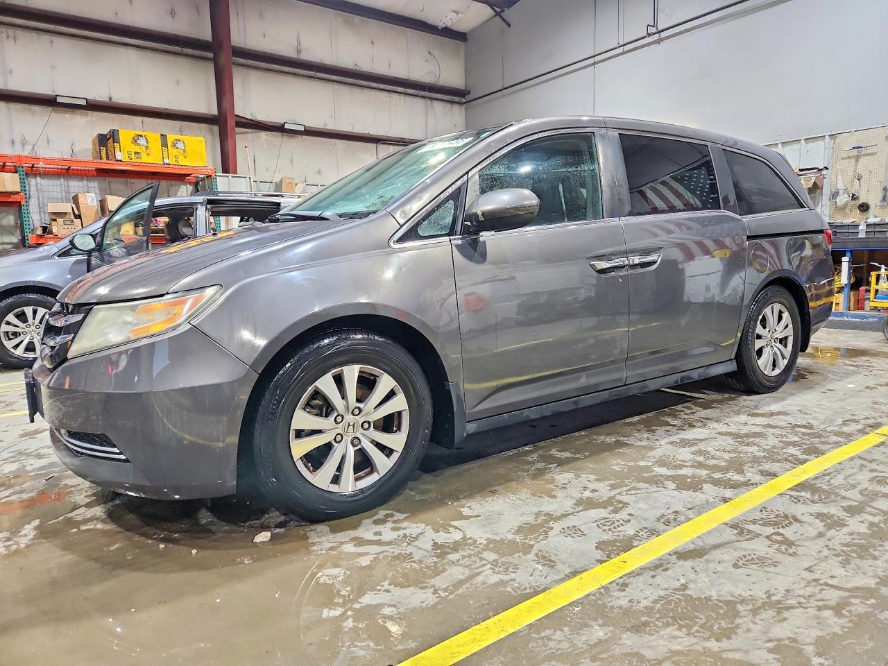 Salvage Honda Odyssey Image