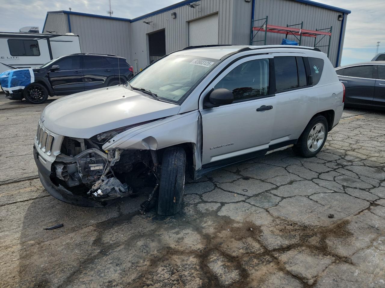 Salvage Jeep Compass Image