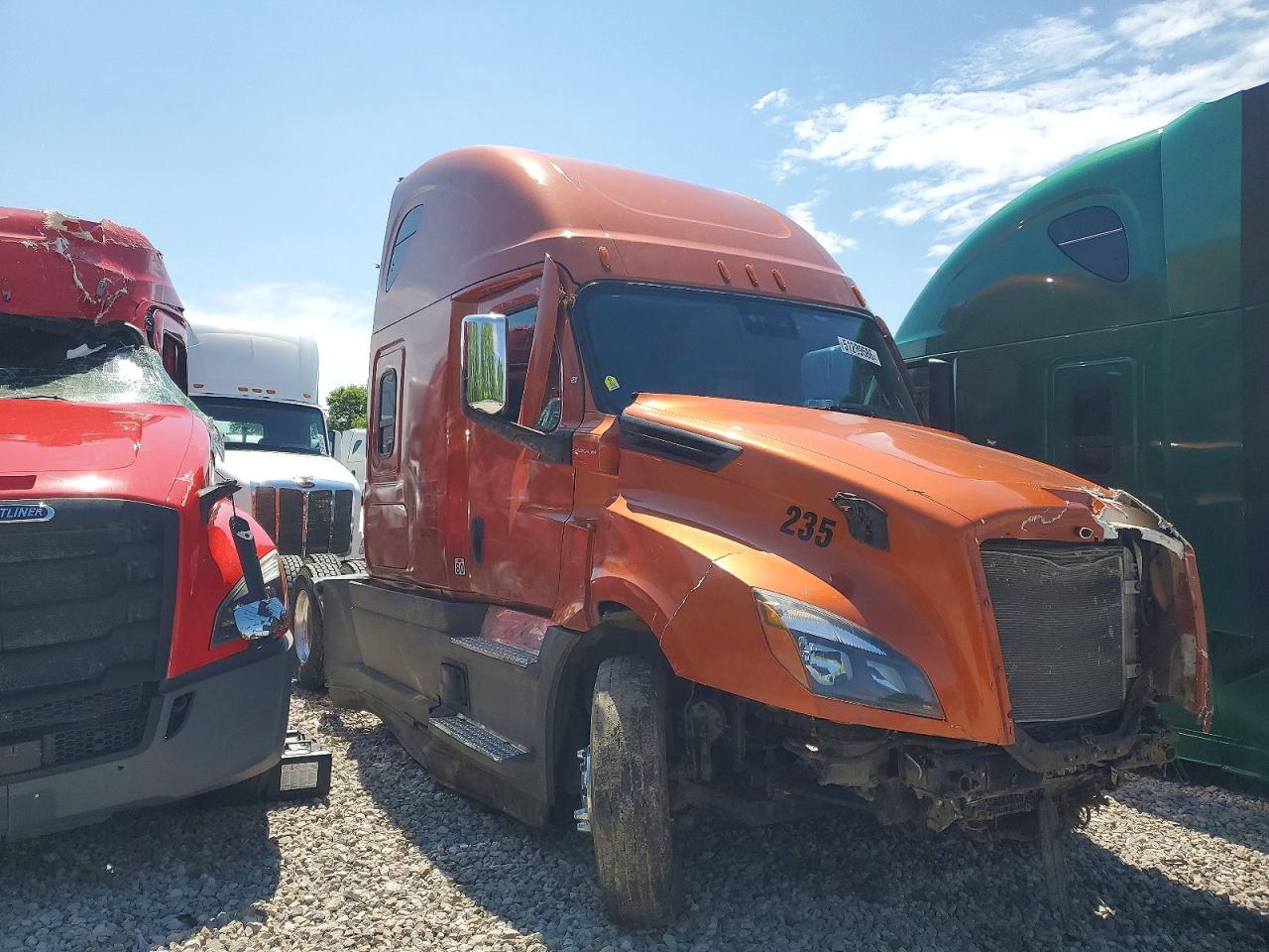 Salvage Freightliner Cascadia 126 Image