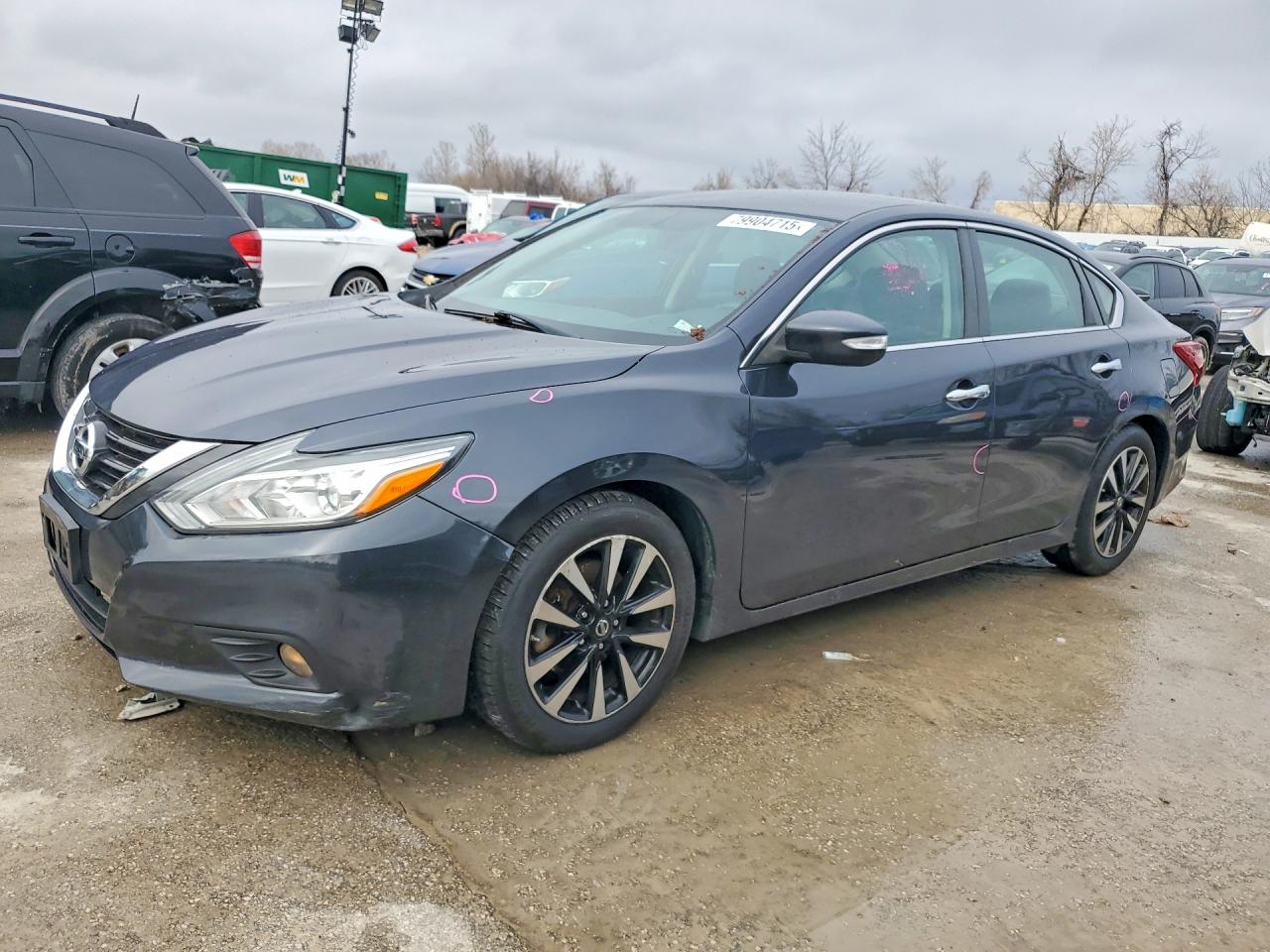 Salvage Nissan Altima Image
