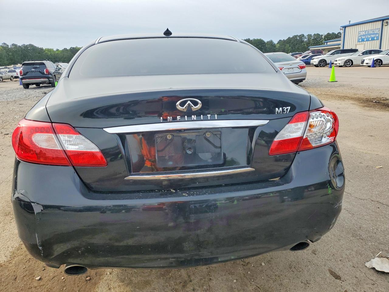 INFINITI M37 Base