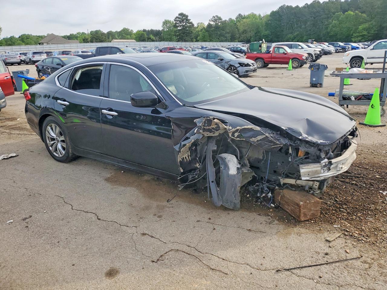 INFINITI M37 Base