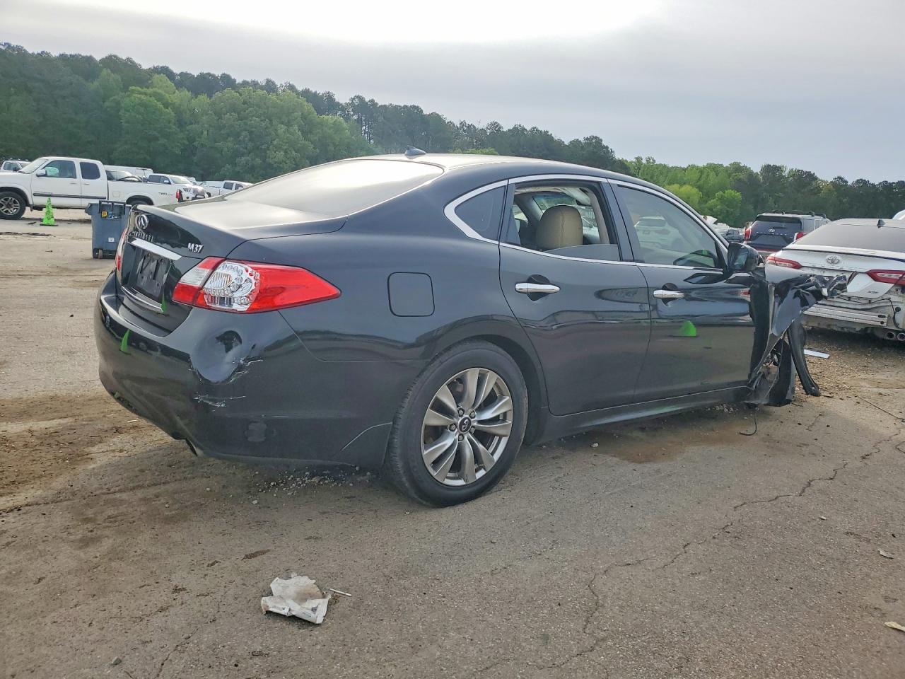 INFINITI M37 Base