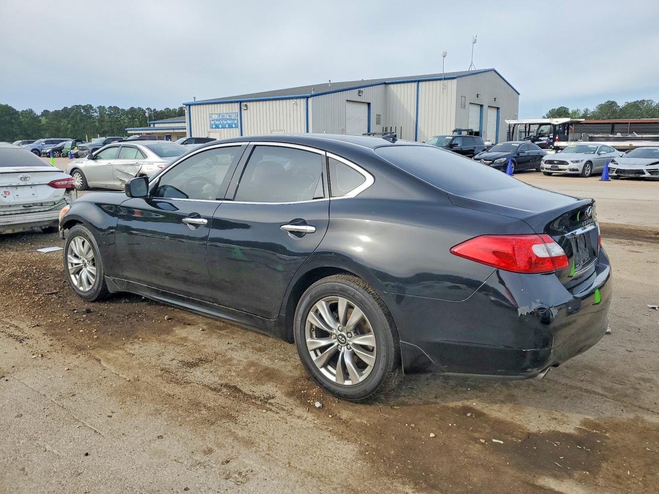 INFINITI M37 Base
