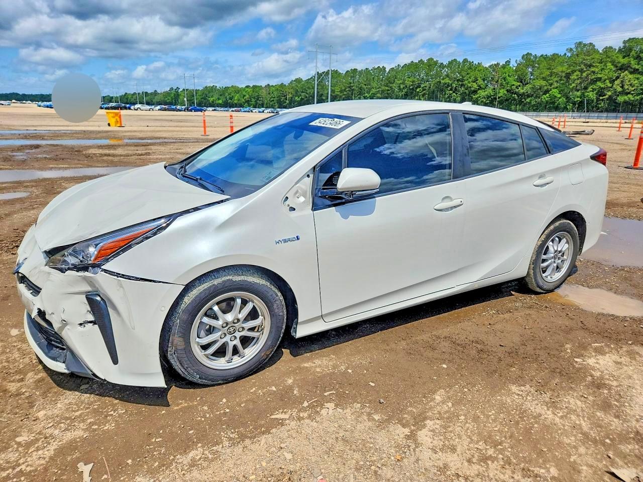 Salvage Toyota Prius Image