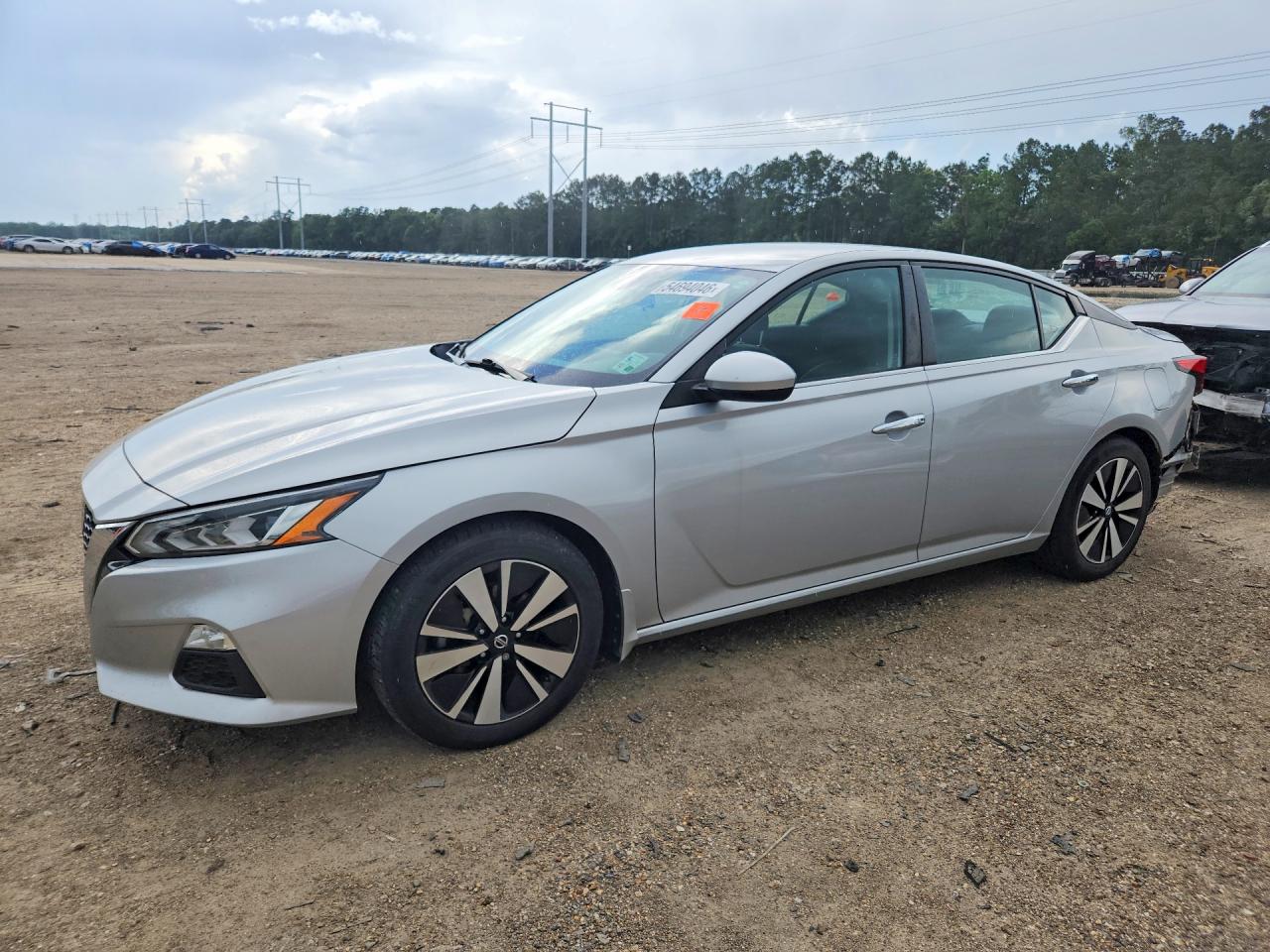 Salvage Nissan Altima Image
