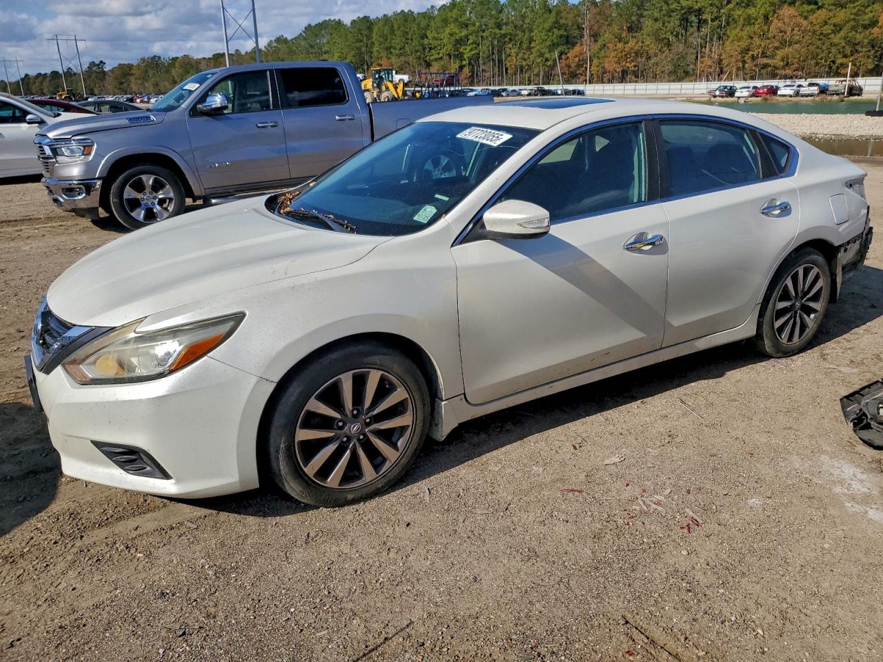 Salvage Nissan Altima Image