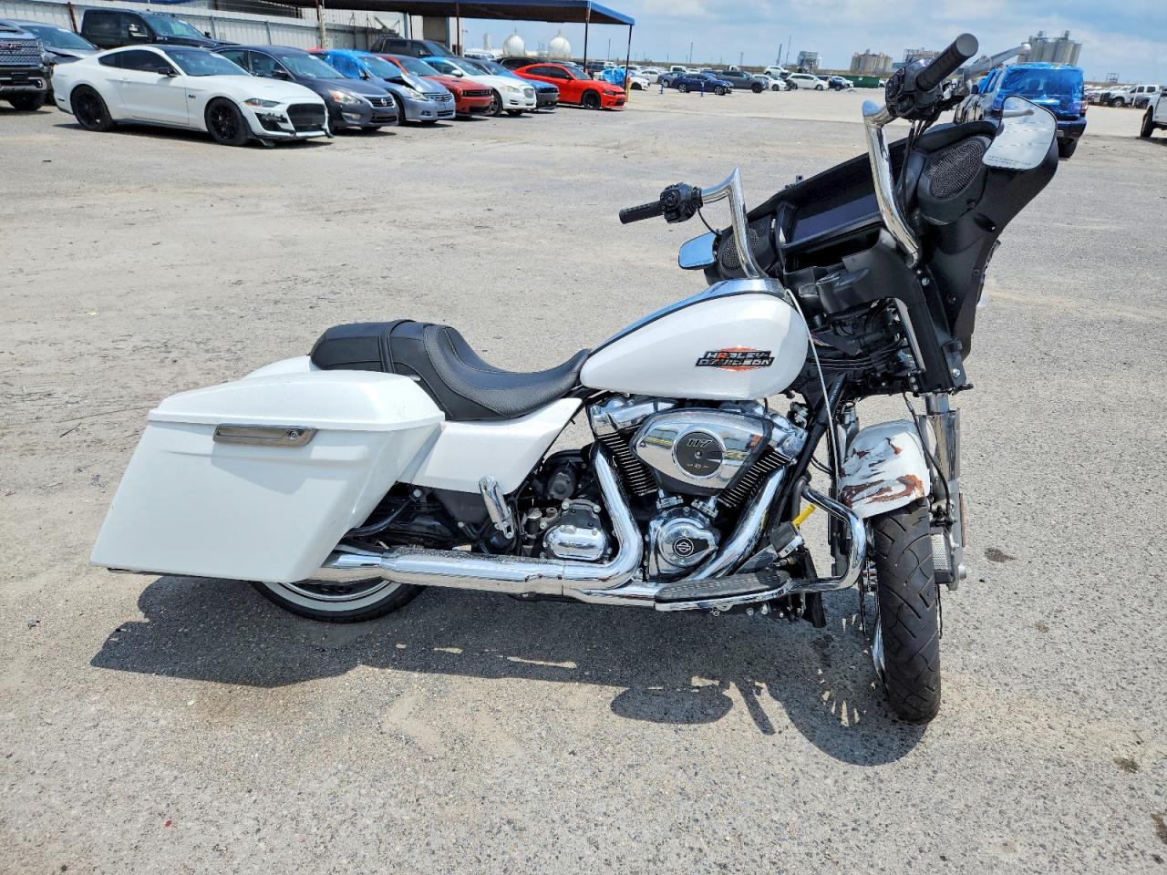 Salvage Harley-Davidson Fl Image