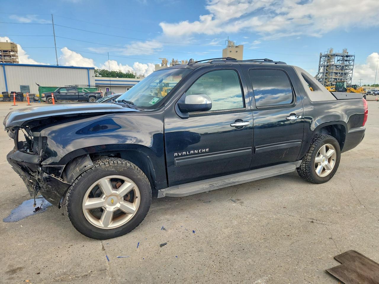 Salvage Chevrolet Avalanche Image