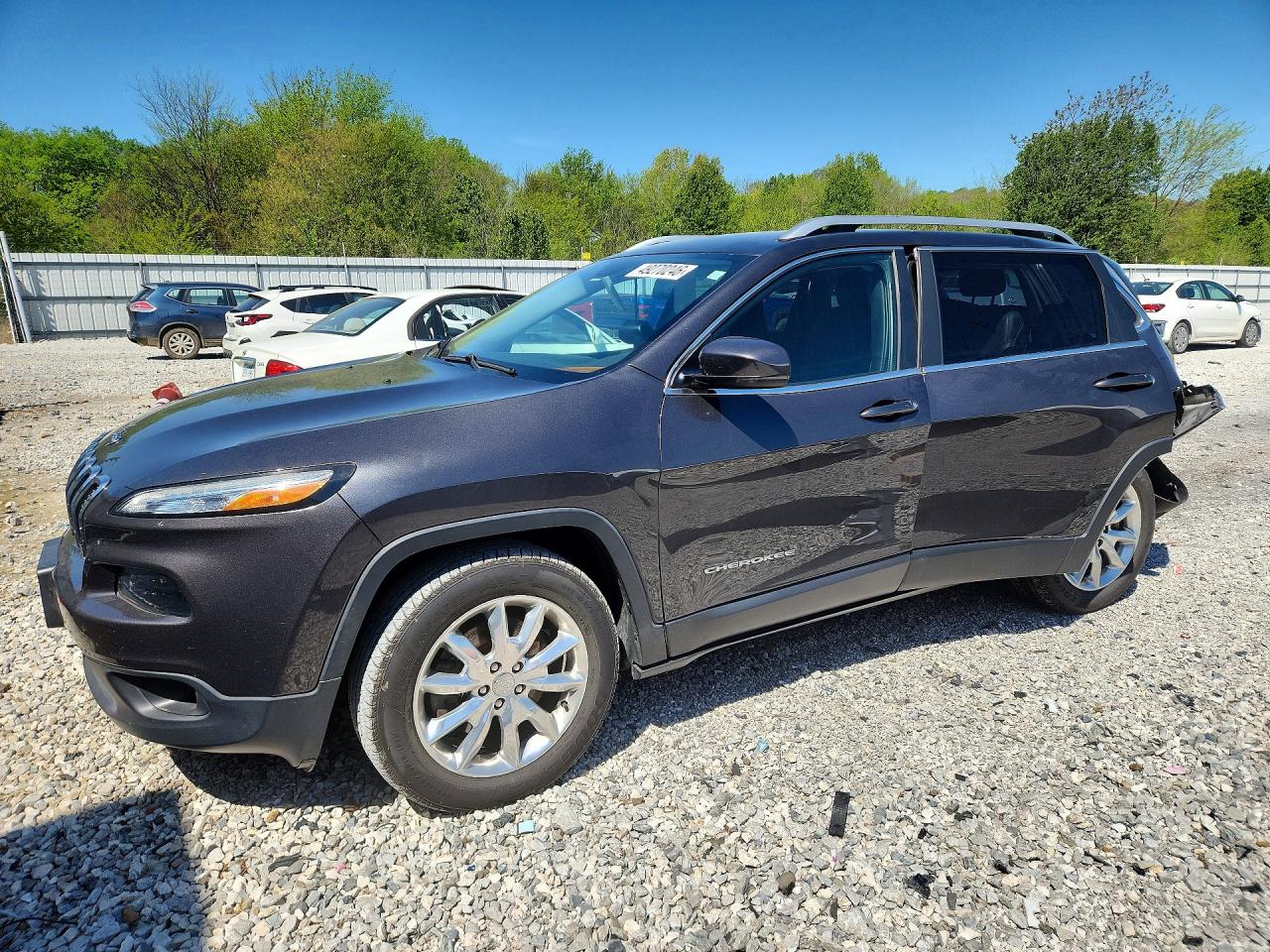 Salvage Jeep Cherokee Image