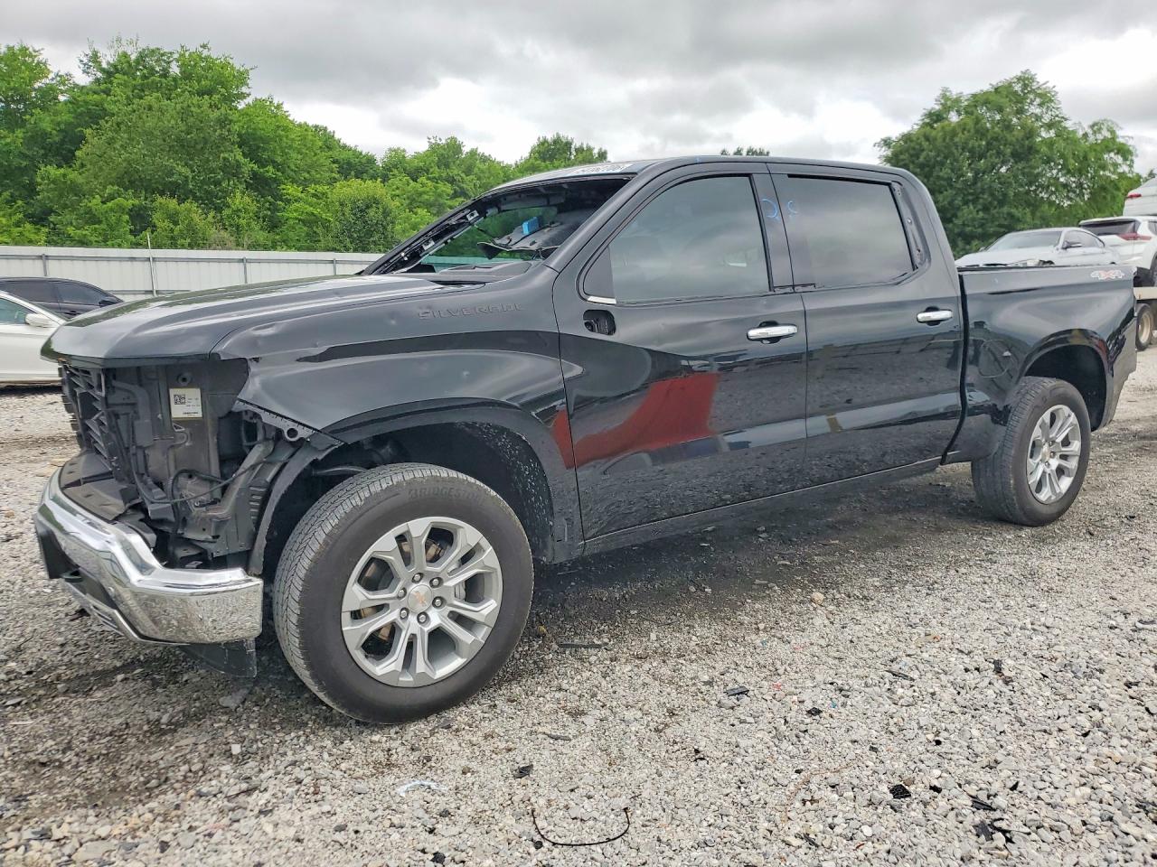 Salvage Chevrolet Silverado Image