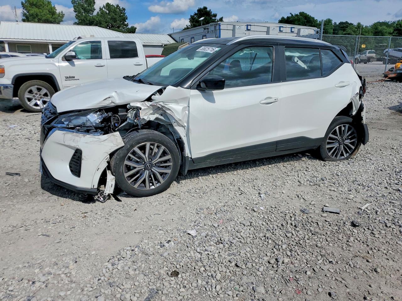 Salvage Nissan Kicks Image