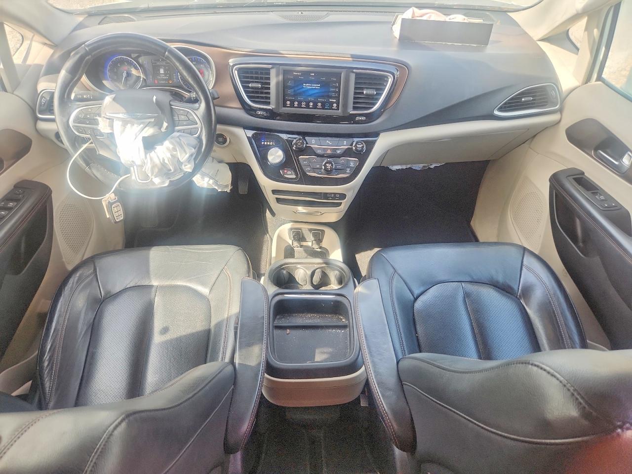 Chrysler Pacifica Touring L