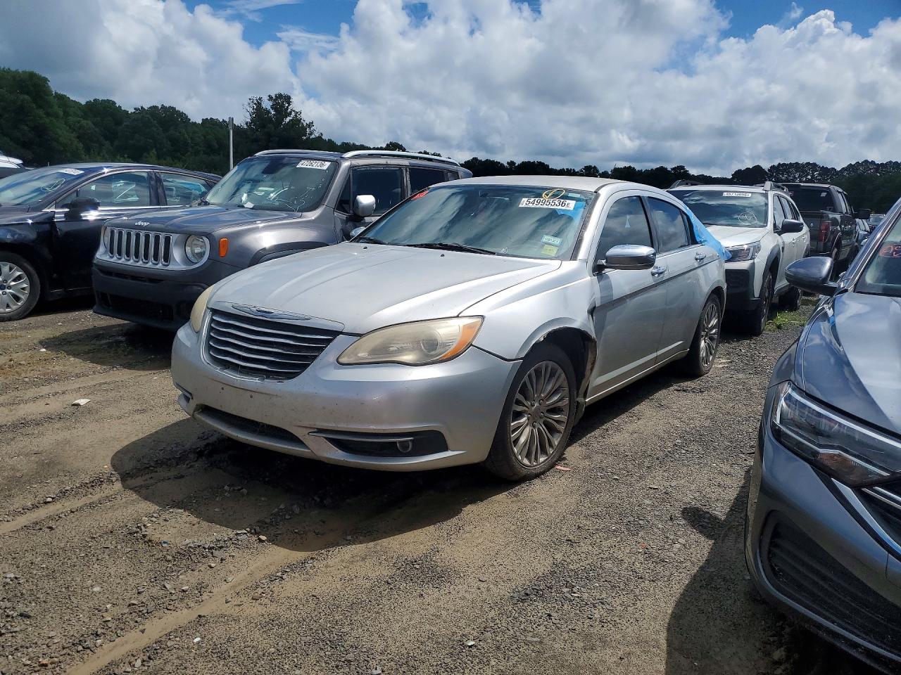 Salvage Chrysler 200 Image