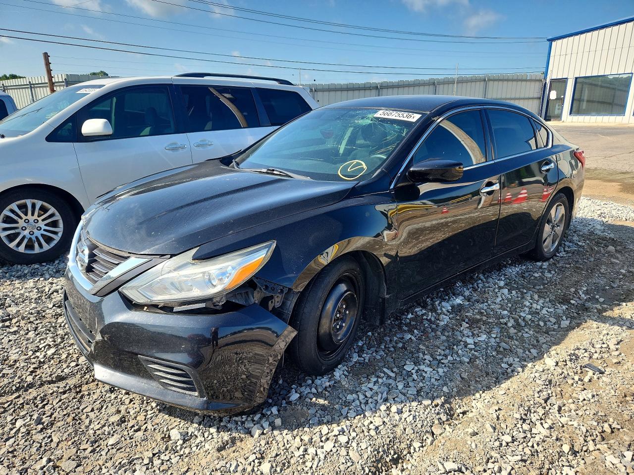 Salvage Nissan Altima Image