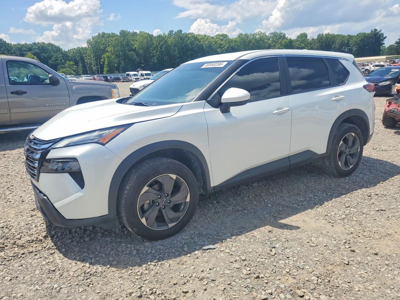 Salvage Nissan Rogue Image