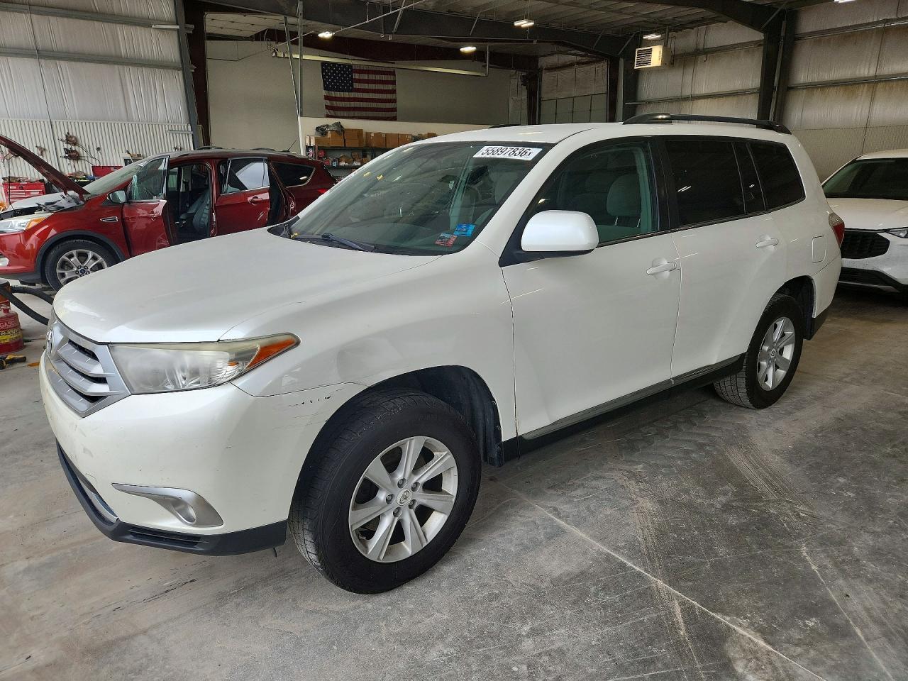 Salvage Toyota Highlander Image