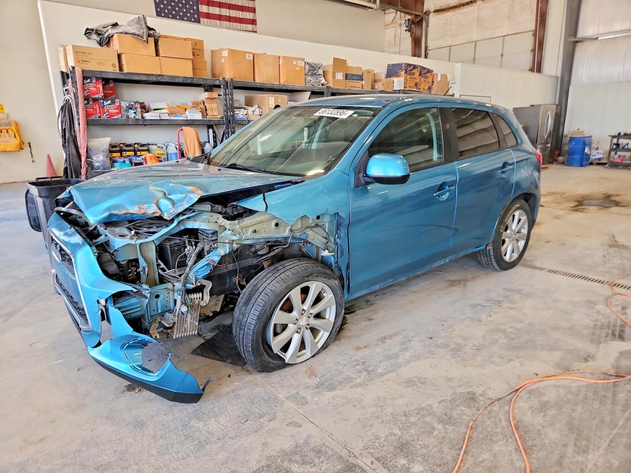 Salvage Mitsubishi Outlander Image